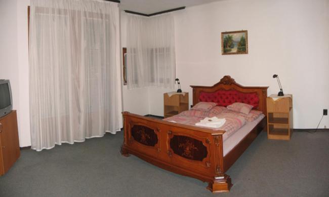 Nadix Panzio Bed & Breakfast Debreţin Exterior foto